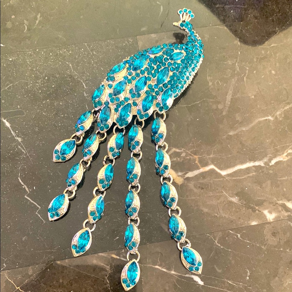 BRAND NEW! Elegant Blue Peacock Brooch